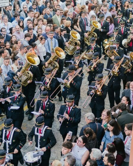 Découvrez les festivals de musique les plus incontournables d'Europe, où rythmes envoûtants et atmosphères festives se mêlent pour créer des souvenirs inoubliables. De l'électro au rock, plongez dans la diversité musicale de chaque destination.